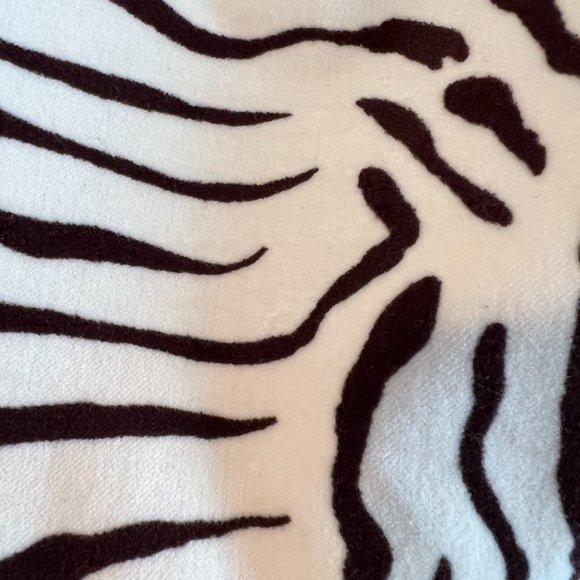 J. McLaughlin velvet skirt - Picture 4 of 7